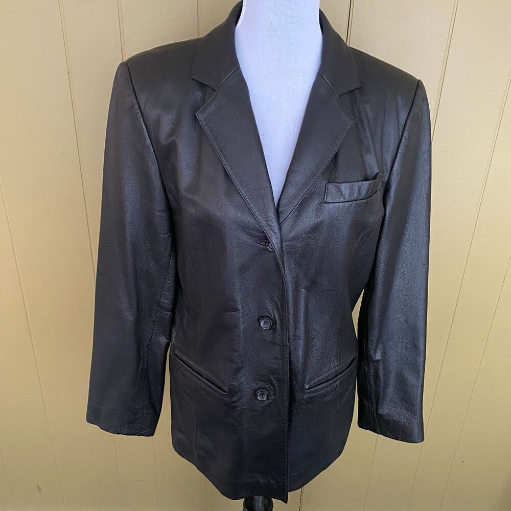 Jacqueline Ferrar women M 3 button black leather jacket w/satin lining